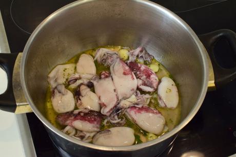 Calamari ca.45min kochen lassen bis sie weich sind © Nikos Chrisikakis